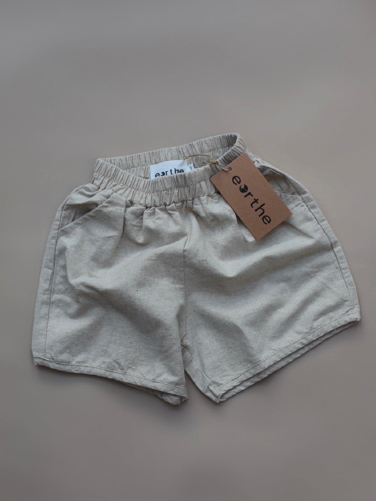 linen shorts / oat